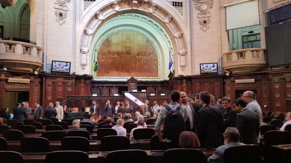 Plenário da Alerj nos preparativos finais para a sessão solene