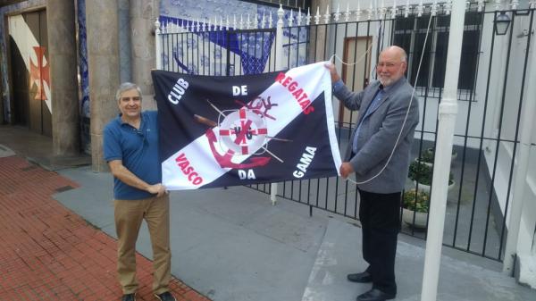 Bandeira do Vasco está de volta à sede náutica da Lagoa