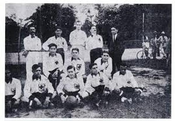 Clube aderiu cores alvinegras quando foi fundado