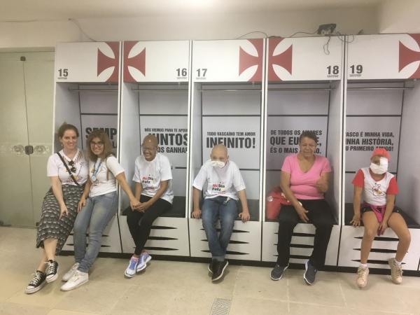 Crianças também conheceram o vestiário da equipe profissional