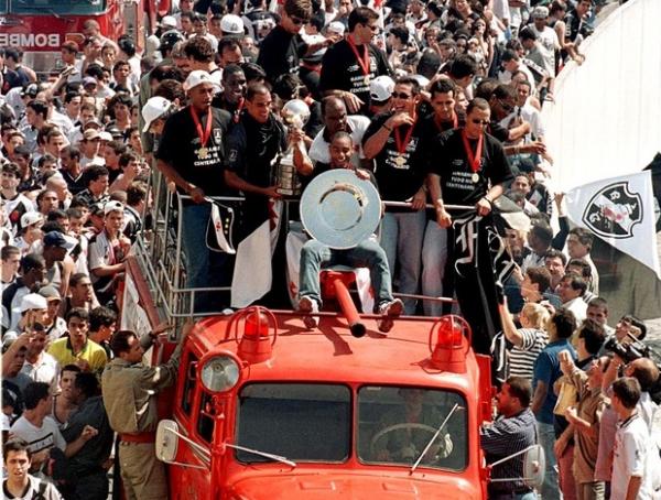 Torcida fez a festa nas ruas do Rio após o título