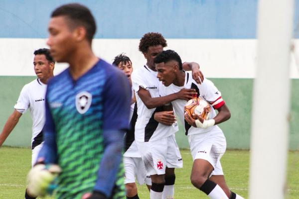 Pimentel foi o autor do gol vascaíno no clássico