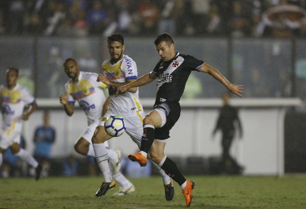 Wagner finaliza com categoria para marcar na Colina