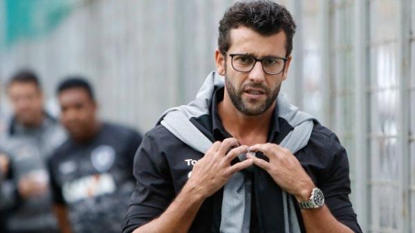 Alberto Valentim tenta se firmar entre técnicos de ponta no Brasil
