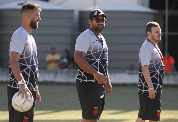 Comissão observa o treinamento do sub-10