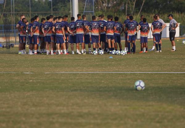 Vasco realizou seu primeiro treino no Clube da Aeronáutica