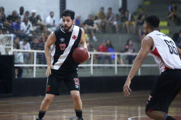 Giovannoni é tricampeão do NBB