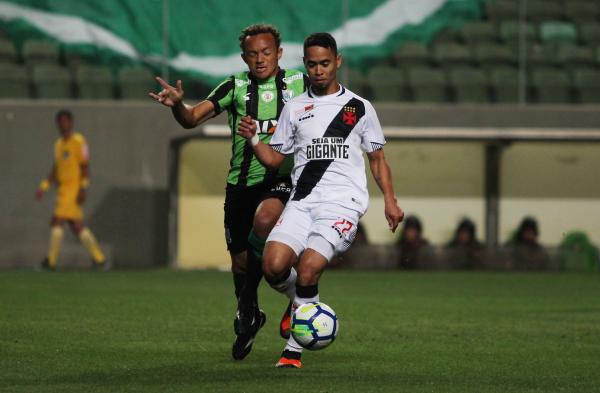 Pikachu em ação contra o América em Belo Horizonte