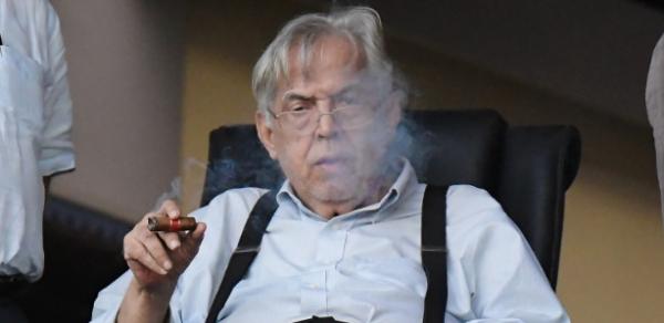 Eurico Miranda ocupa a tribuna em São Januário nos tempos em que era presidente