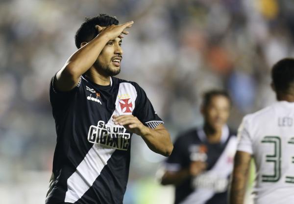 Ríos comemora tento anotado contra o Fluminense