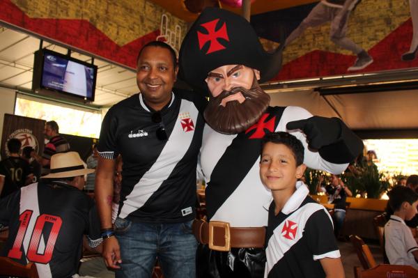 Novo mascote fez a alegria dos torcedores no Bar Responsa