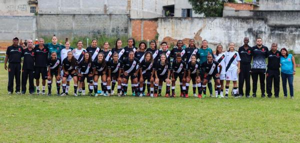 Elenco e comissão posam. Vasco agora se prepara para o Campeonato Carioca