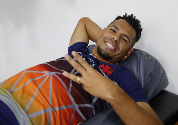 Bruno Silva se reapresentou no CT do Almirante