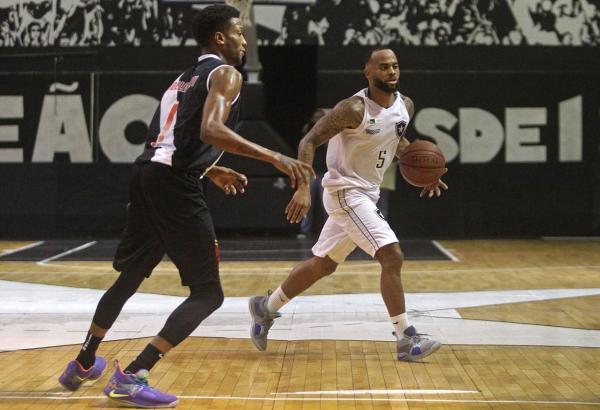 Vasco volta a jogador em outubro, pelo NBB