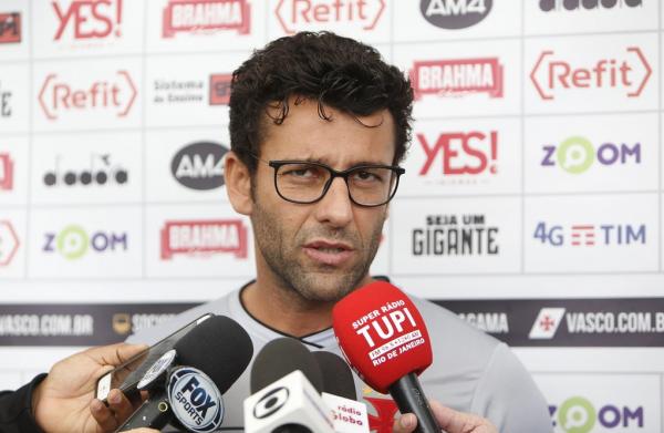 Valentim conversou com a imprensa no CT do Almirante