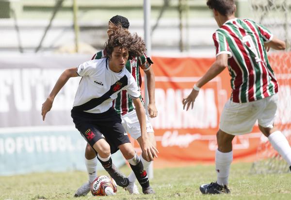 Marlon em ação diante do Fluminense