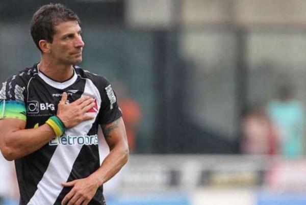Pedrinho, então no Vasco, sofreu, há 20 anos, a mesma lesão de Pedro