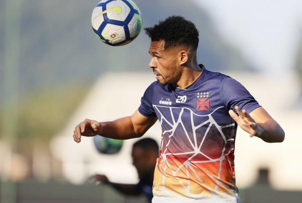 Bruno Silva sofreu uma fratura no pé esquerdo