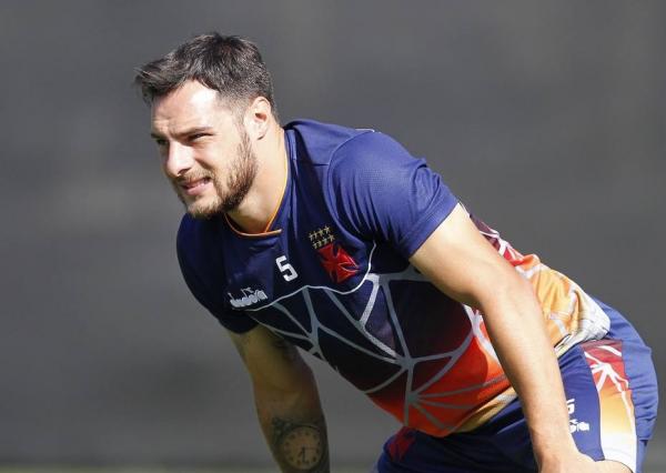 Leandro Desábato durante treino no CT do Almirante