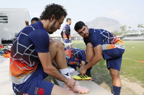 Dudu duruante treino com os profissionais do Vasco