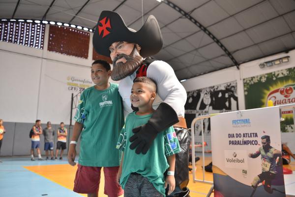 O Almirante, mascote do Vasco, fez sucesso com as crianças
