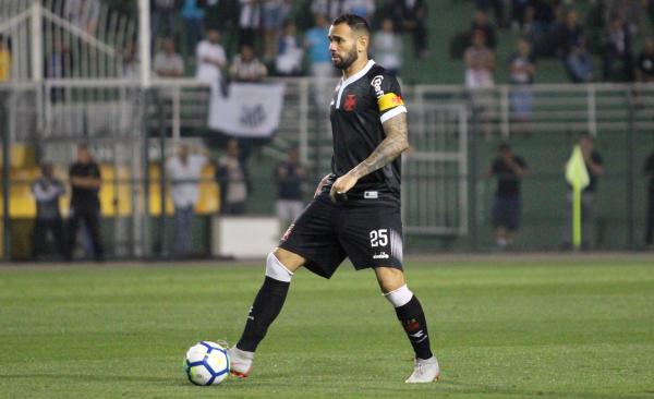 Leandro Castan foi o capitão vascaíno no Pacaembu