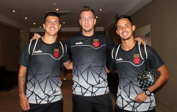 Bruno Ritter, Maxi López e Rodrigo no hotel em São Paulo
