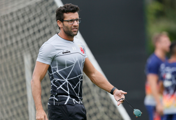 Alberto Valentim reencontra o Botafogo após deixar o clube no início do Brasileiro