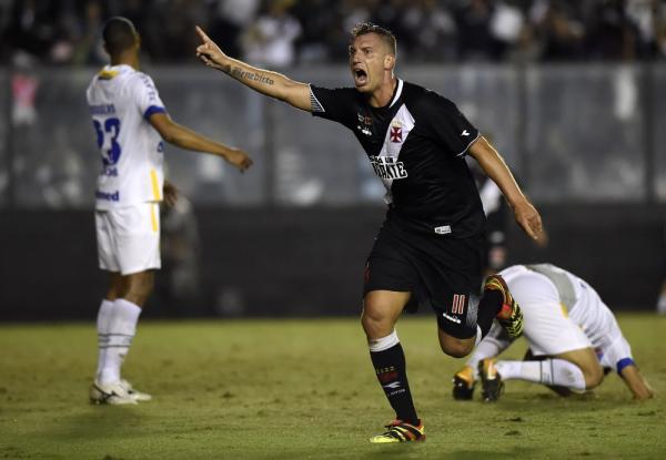 Maxi participou de 77% dos gols desde que chegou ao Vasco