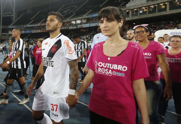 Mulheres entraram com a camisa da campanha para 2018