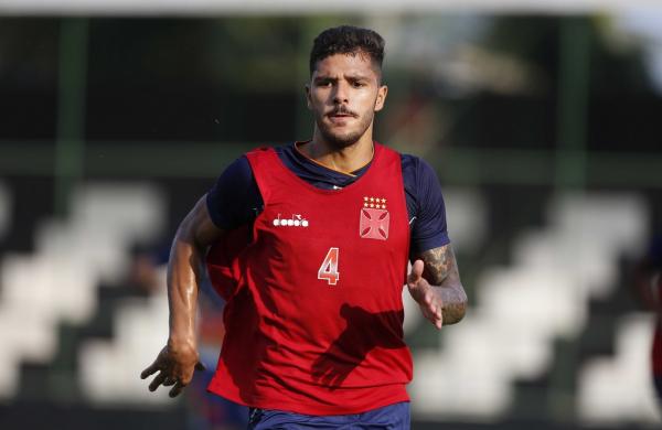 Henrique voltou ao time titular diante do Botafogo