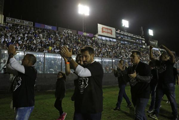 Ramon foi homenageado pelo Vasco