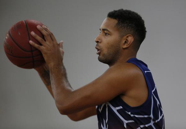 Gemerson quer uma vitória na estreia do NBB