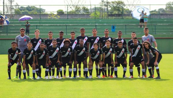 Equipe posou para foto antes do jogo