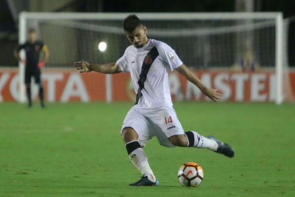 Ricardo Graça foi titular da zaga vascaína na pré-Libertadores mas acabou perdendo espaço com a chegada de reforços para a posição