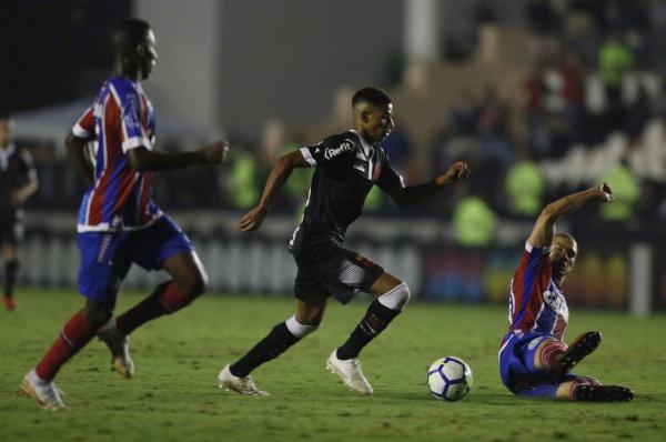 Marrony em ação contra o Bahia. Atacante foi o autor do gol que deu a vitória ao Vasco nessa partida
