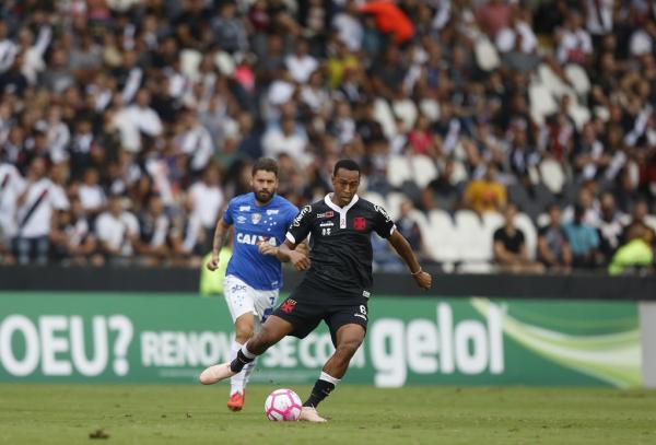Fabrício em ação contra o Cruzeiro na Colina