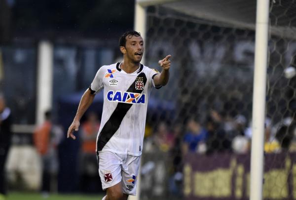 Nenê em atuação pelo Vasco contra o Santos
