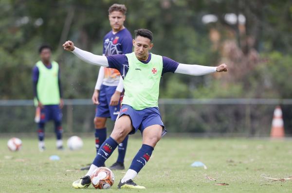 Breno em ação durante treino da equipe Sub-20