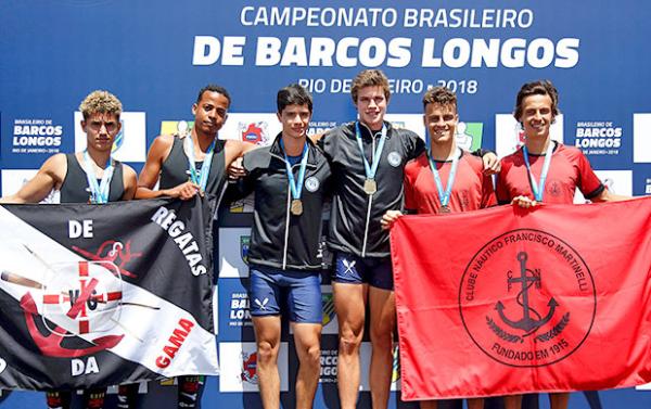 Pódio do Double Skiff Masculino Júnior com Vasco da Gama, Pinheiros e Martinelli