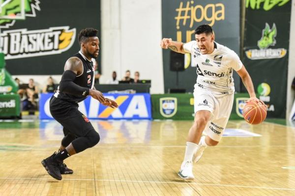 Enzo Ruiz teve 22% de aproveitamento nas bolas de 3