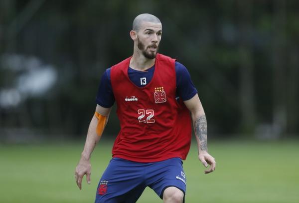 Luiz Gustavo encerra contrato com o Vasco em dezembro, e diretoria tem interesse em mantê-lo