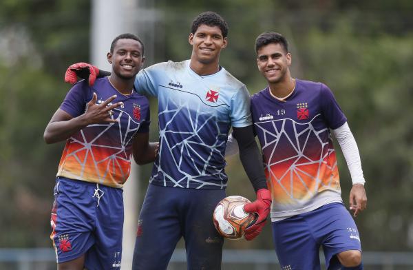 Ulisses (esquerda) e Hedhe Halls (centro) estão recebendo bem os novos companheiros