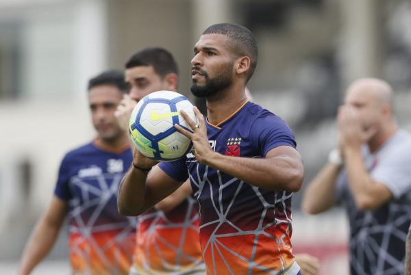 Desconhecido pela maioria, William Maranhão conta com a confiança de Alberto Valentim e é o titular do meio-campo do Vasco