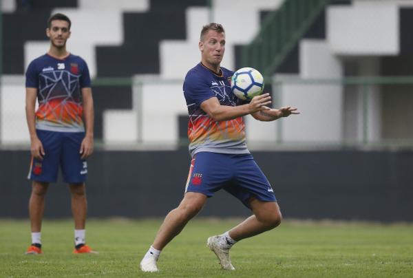 Maxi López quer vencer o primeiro clássico com a camisa do Vasco