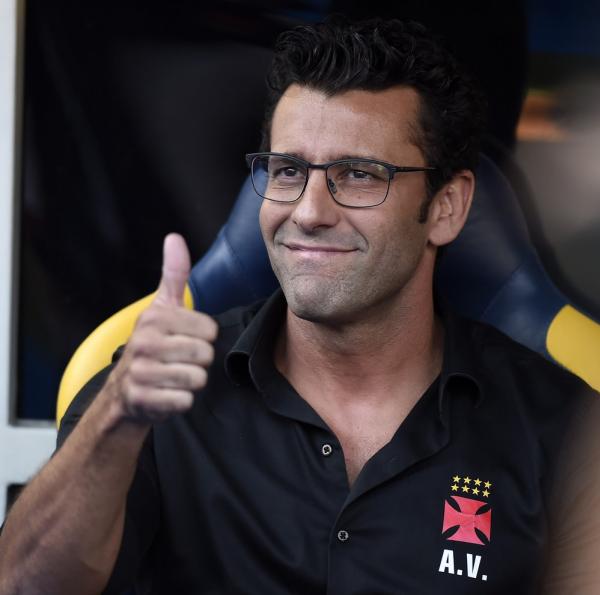 Como treinador, Alberto Valentim nunca perdeu para o Grêmio no Brasileirão