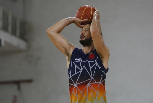 Pilar voltará ao time no clássico diante do Flamengo