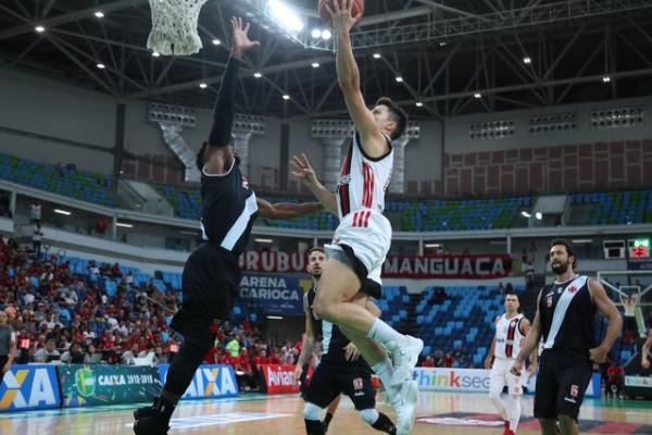 Davi Rossetto sobe para bandeja diante da marcação de Okorie