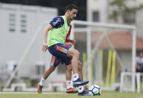 Thiago Galhardo deve ganhar oportunidade entre os titulares do Vasco