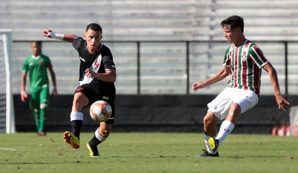 Bruno em ação na decisão do Campeonato Carioca sub-17